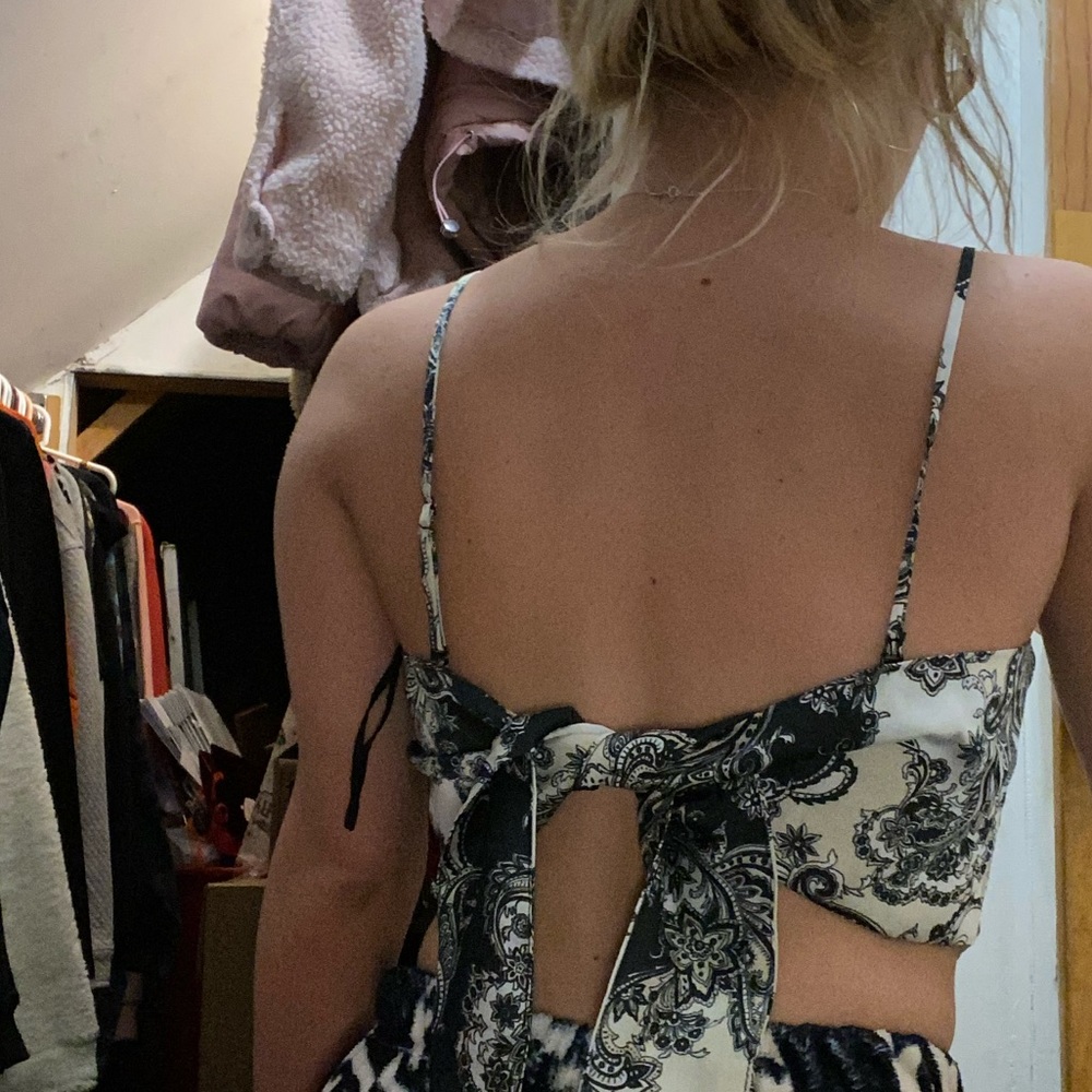 crop top - Picture 3 of 3